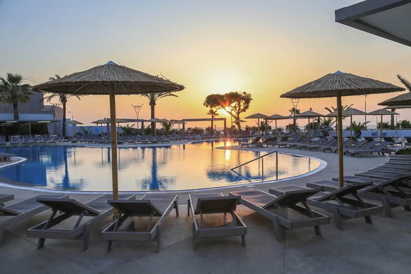 Akti Imperial Hotel & Convention Center Dolce by Wyndham – Zwembad bij zonsondergang, Ixia