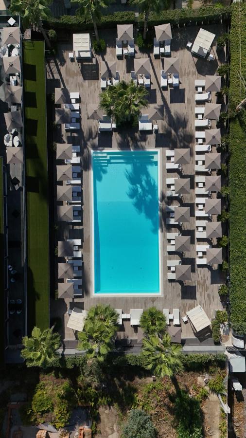 Hotel & Resort Tre Fontane – Zwembad van boven, Portici