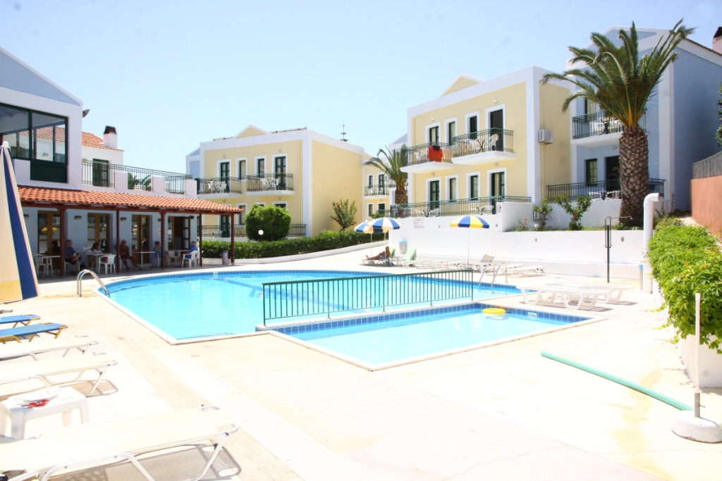 Camari Garden Hotel Apartments – Zwembad tussen gebouwen, Rethymnon