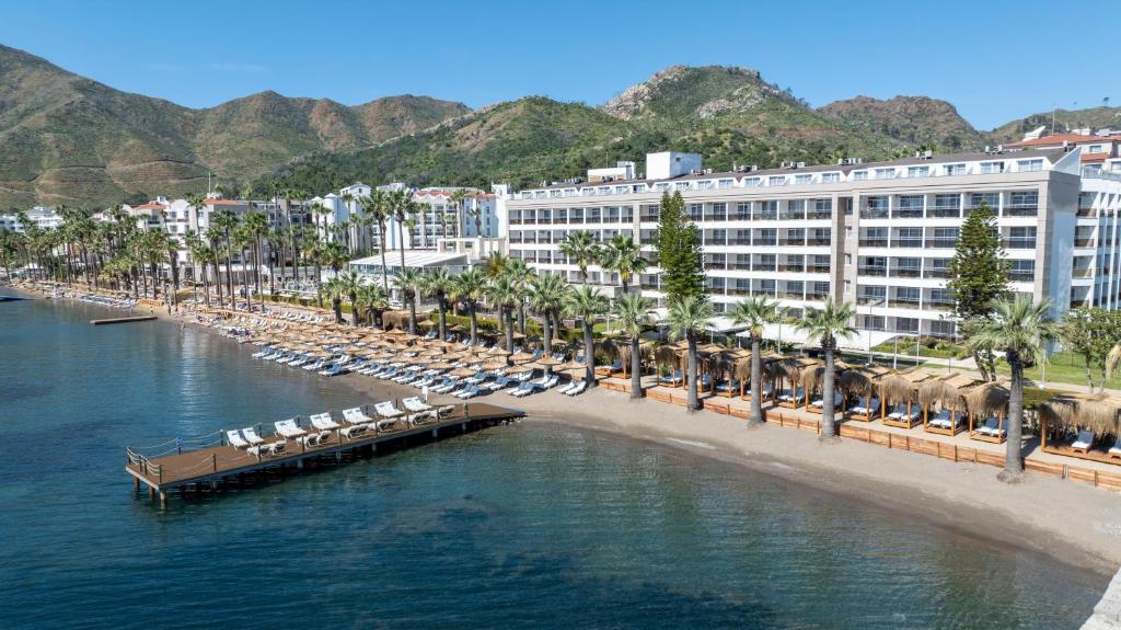 Prime Beach Hotel – Hotel aan strand met steiger en bergen, Marmaris