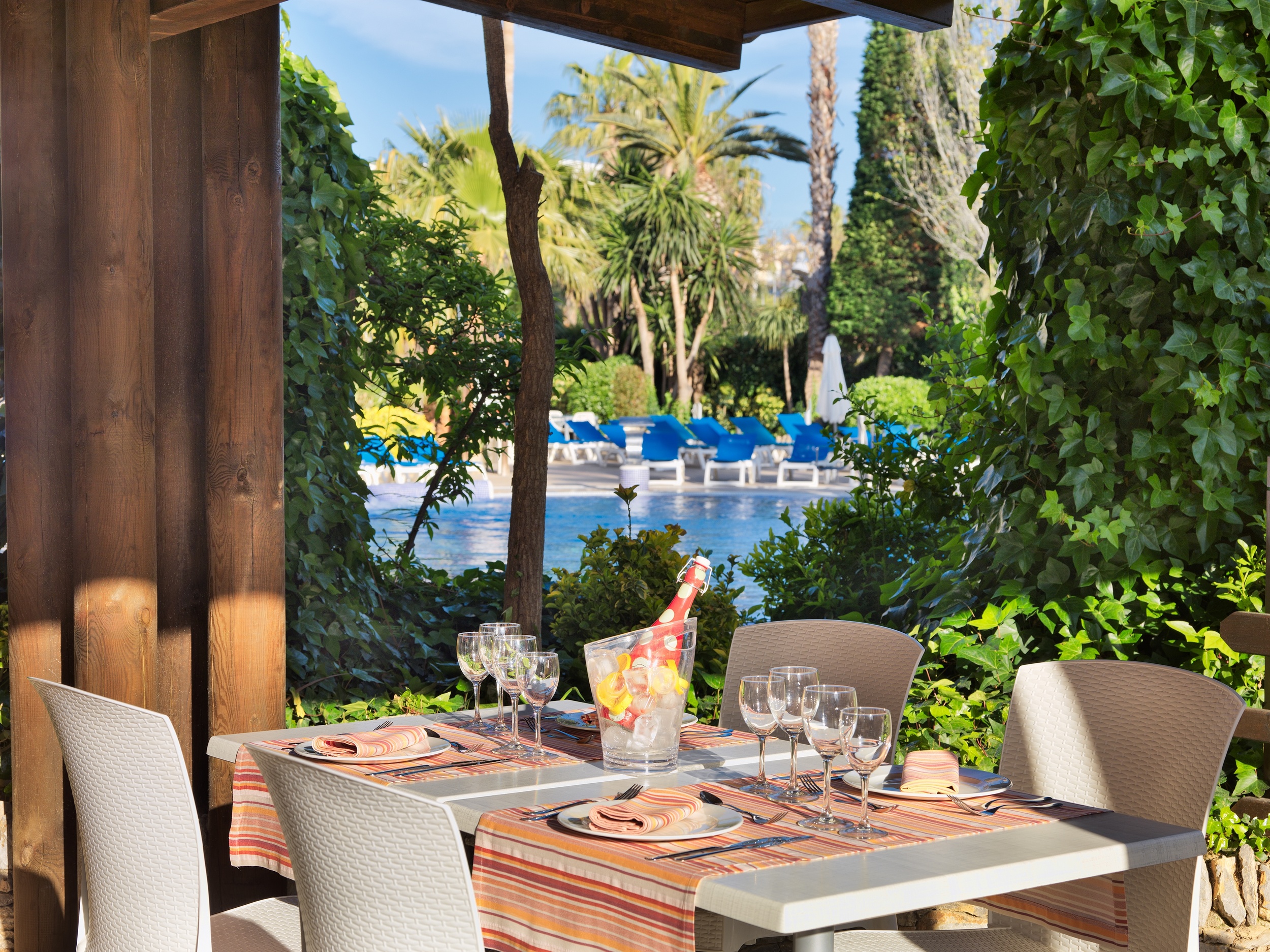 H10 Vintage Salou – Diner bij zwembad, Salou