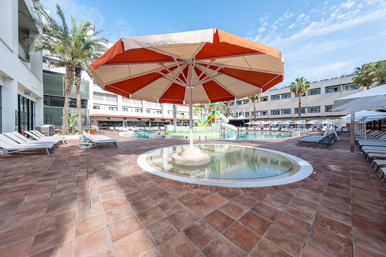 Estival Park Marena – Zwembad met parasol, La Pineda