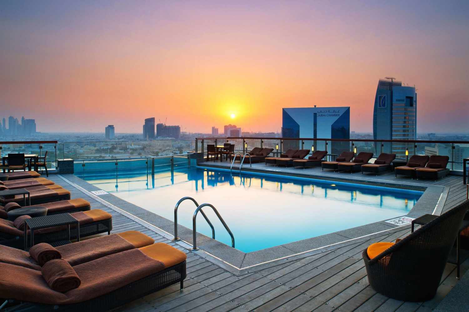 Golden Sands Hotel Creek – Dakzwembad bij zonsondergang, Dubai