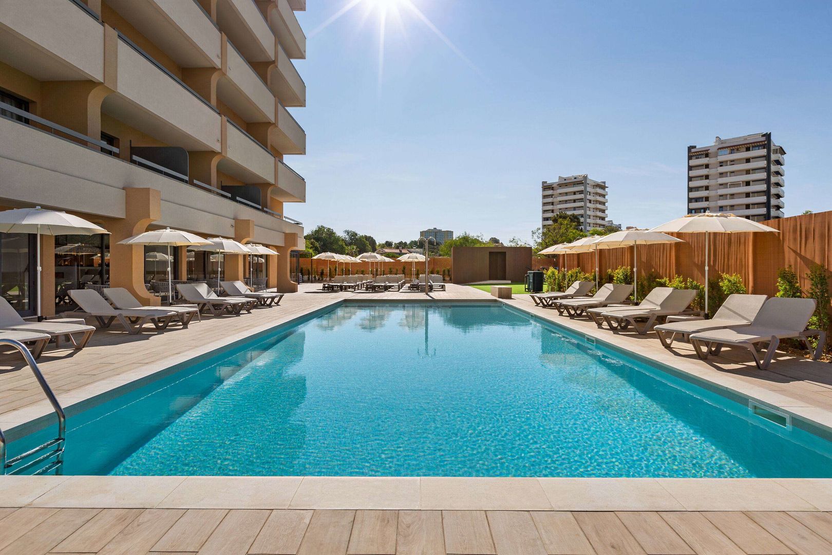 Wyndham Residences Alvor Beach – Zwembad met ligbedden, Alvor