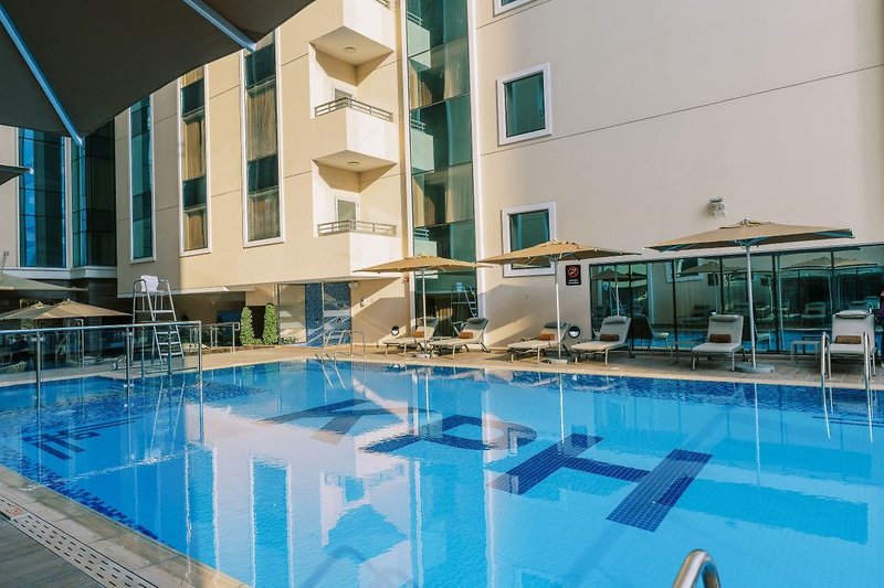 Khalidia Palace Hotel Dubai – Zwembad met ligbedden, Dubai