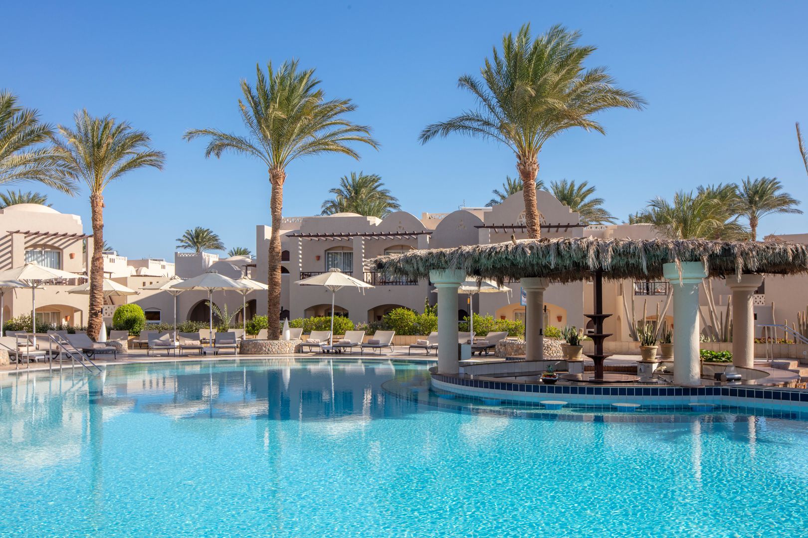 Iberotel Makadi Beach – Zwembad met palmen, Makadi Bay