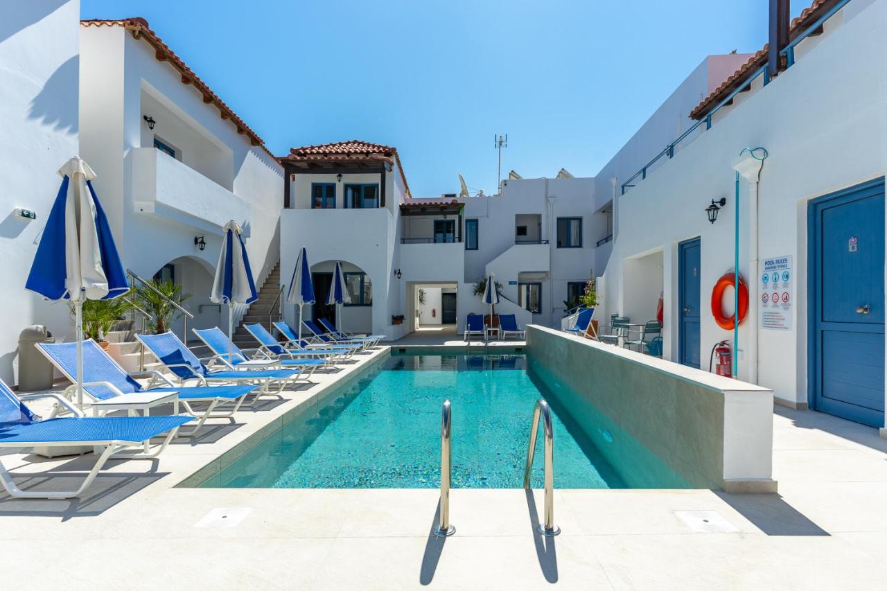 Iliana Hotel – Zwembad met parasols, Panormos