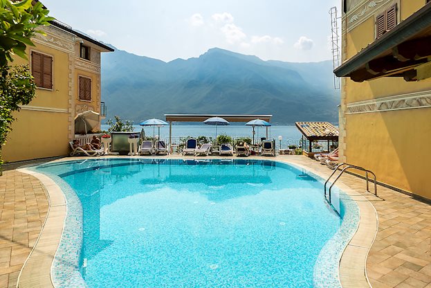Hotel All'Azzurro – Zwembad met bergzicht, Limone sul Garda