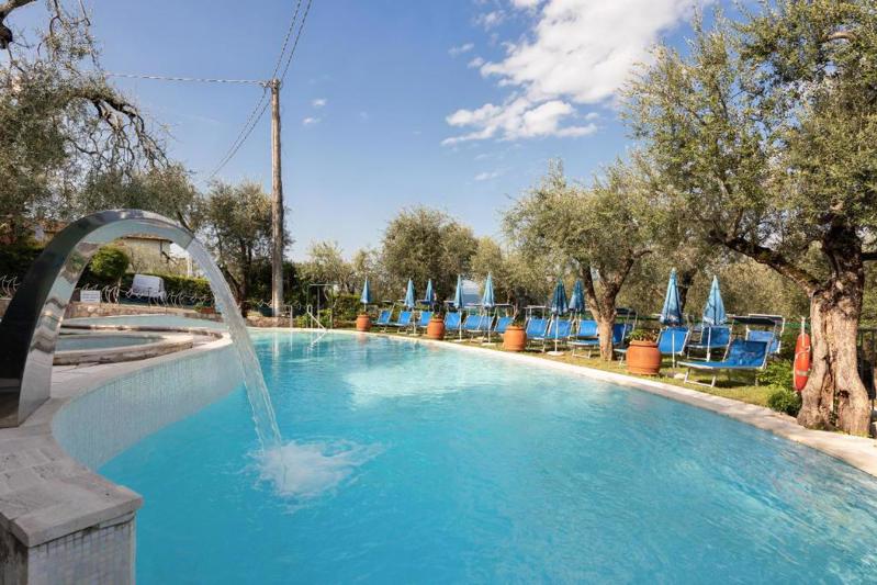 Hotel Internazionale – Zwembad met fontein, Torri del Benaco