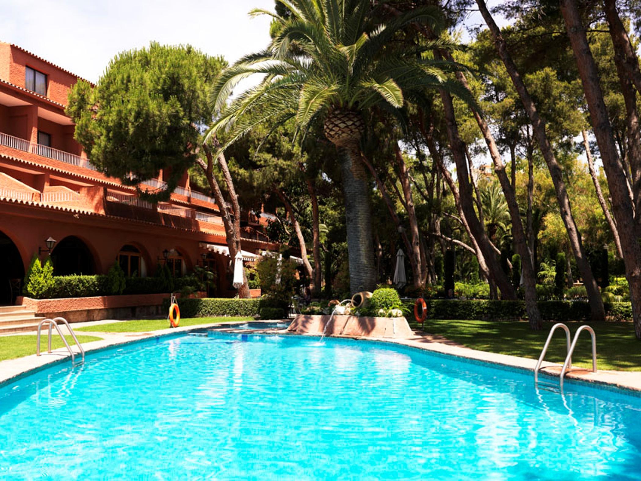 Hotel Intelier Bonaire – Zwembad tussen de bomen, Benicàssim