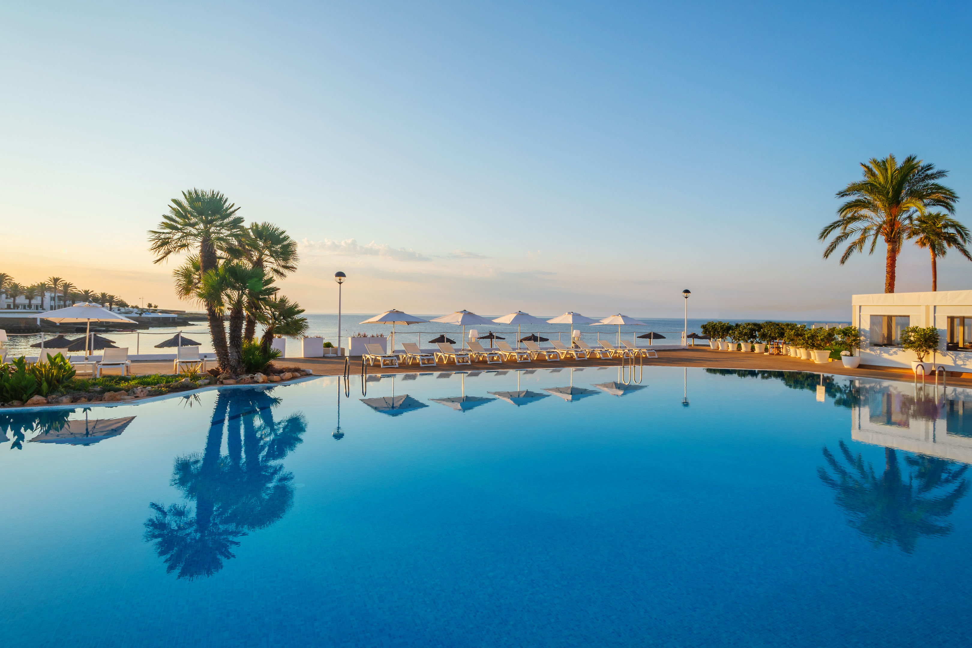 AluaSun Mediterráneo – Zwembad bij zonsopgang, S'Algar