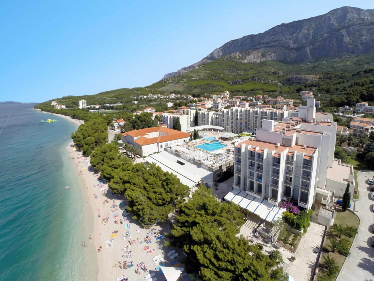 Bluesun Hotel Alga – Hotel aan wit strand en bergen, Tucepi