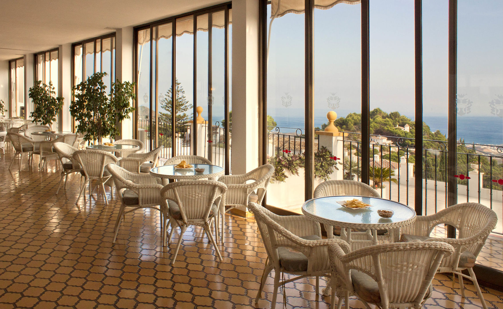 TRH Mijas Hotel – Serre met rieten stoelen, Mijas