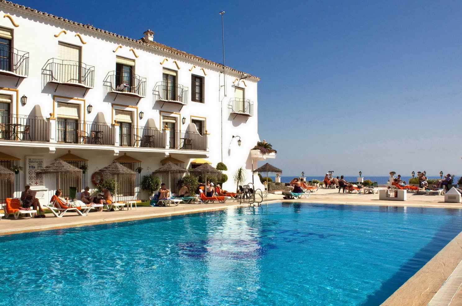 TRH Mijas Hotel – Zwembad met witte gevel, Mijas