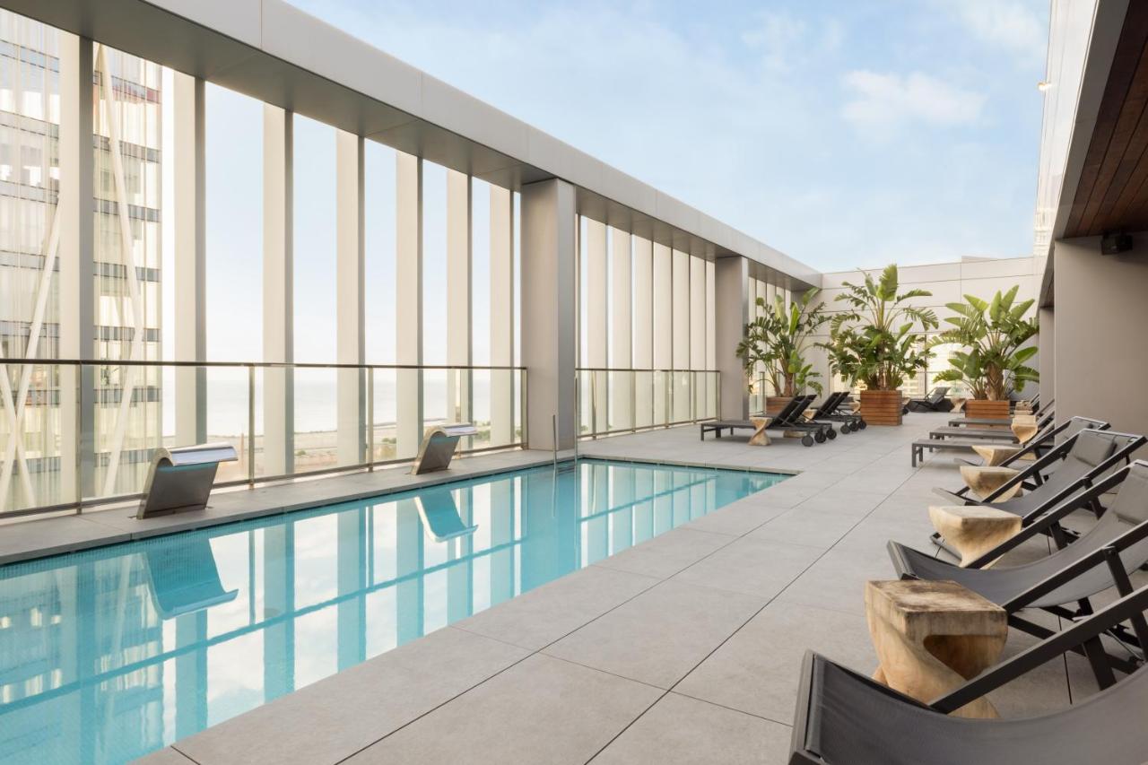 SB Hotel Diagonal Zero Barcelona – Dakzwembad met ligbedden, Barcelona