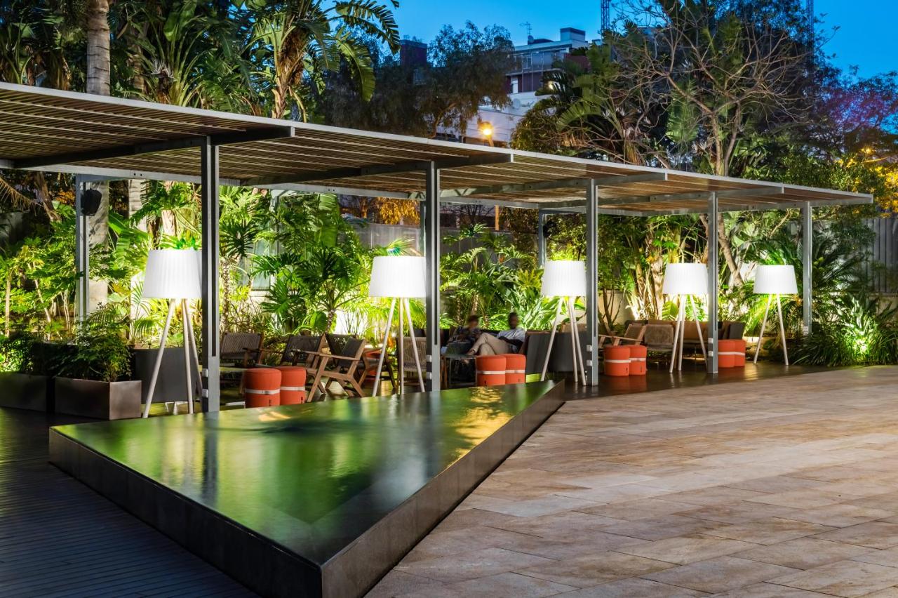 SB Hotel Diagonal Zero Barcelona – Tuin met lampen, Barcelona