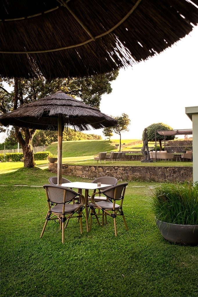 Axis Ofir Beach Resort Hotel – Terras met rieten parasol, Ofir