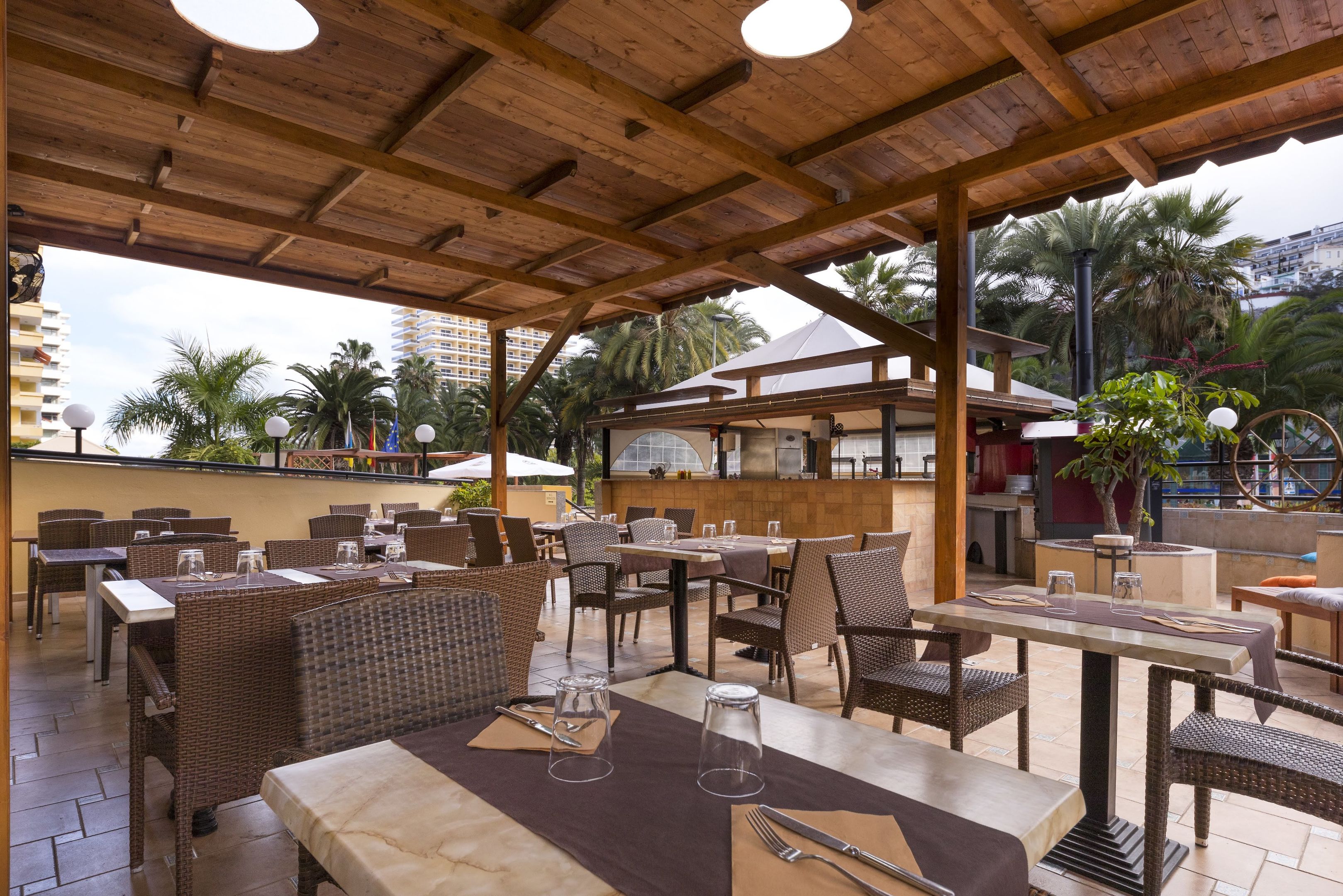 Be Live Experience Orotava – Terras onder rieten dak, Puerto de la Cruz