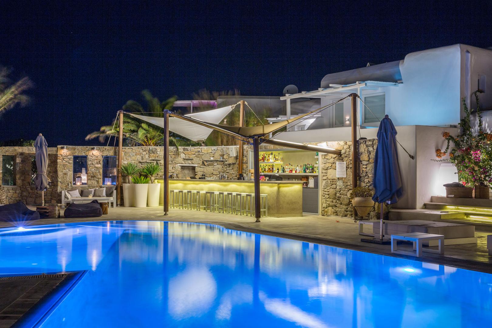 Ostraco Suites – Zwembad bij avond, Mykonos-Stad