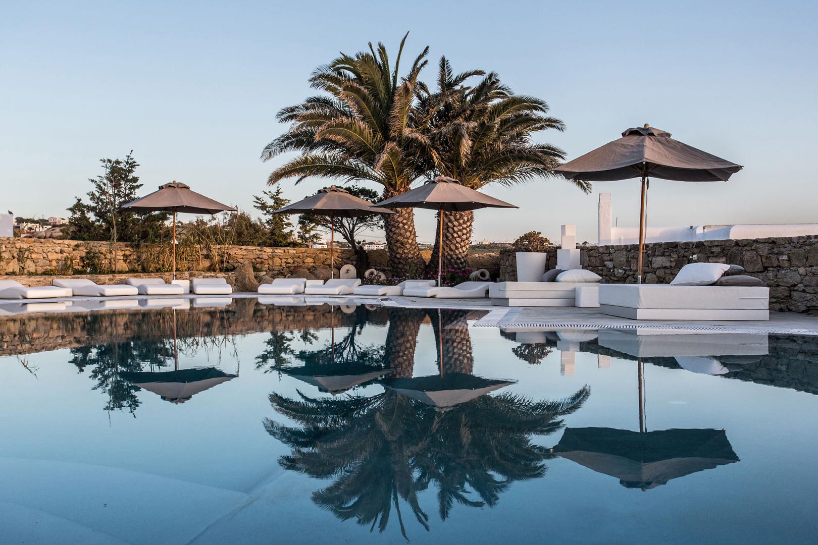 Ostraco Suites – Zwembad met palmen, Mykonos-Stad