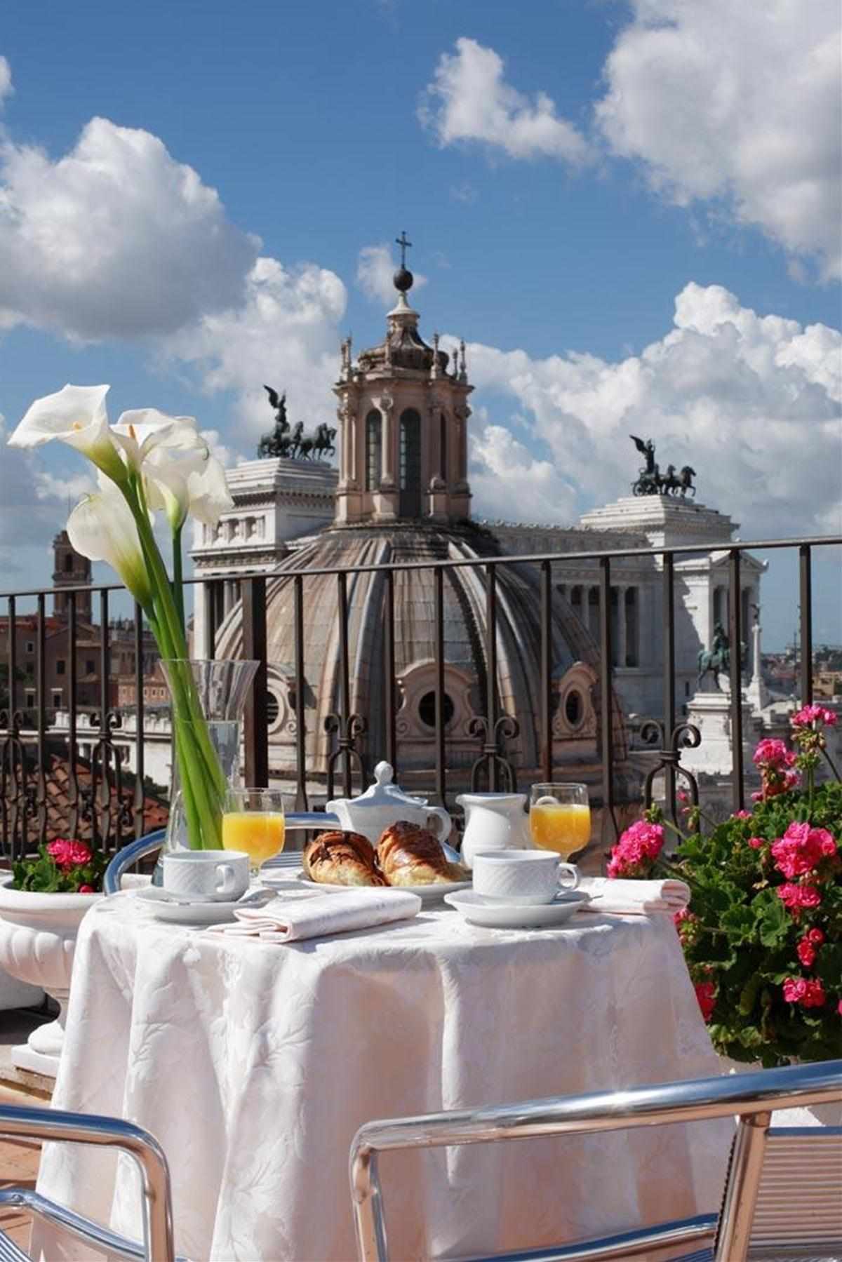 Hotel Pace Helvezia – Ontbijt op terras, Rome