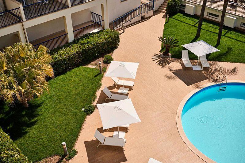 Ticho's Hotel – Zwembad met tuin, Castellaneta Marina
