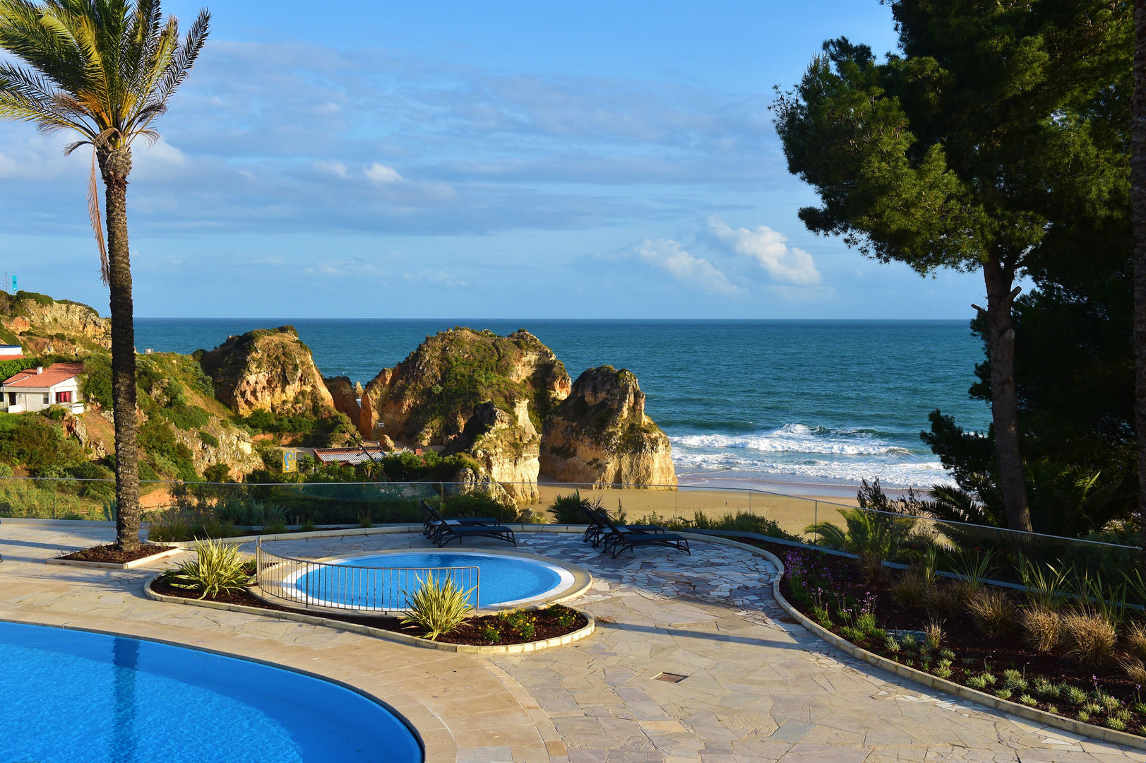 Pestana Alvor Praia – Zwembad bij rotsen en zee, Alvor