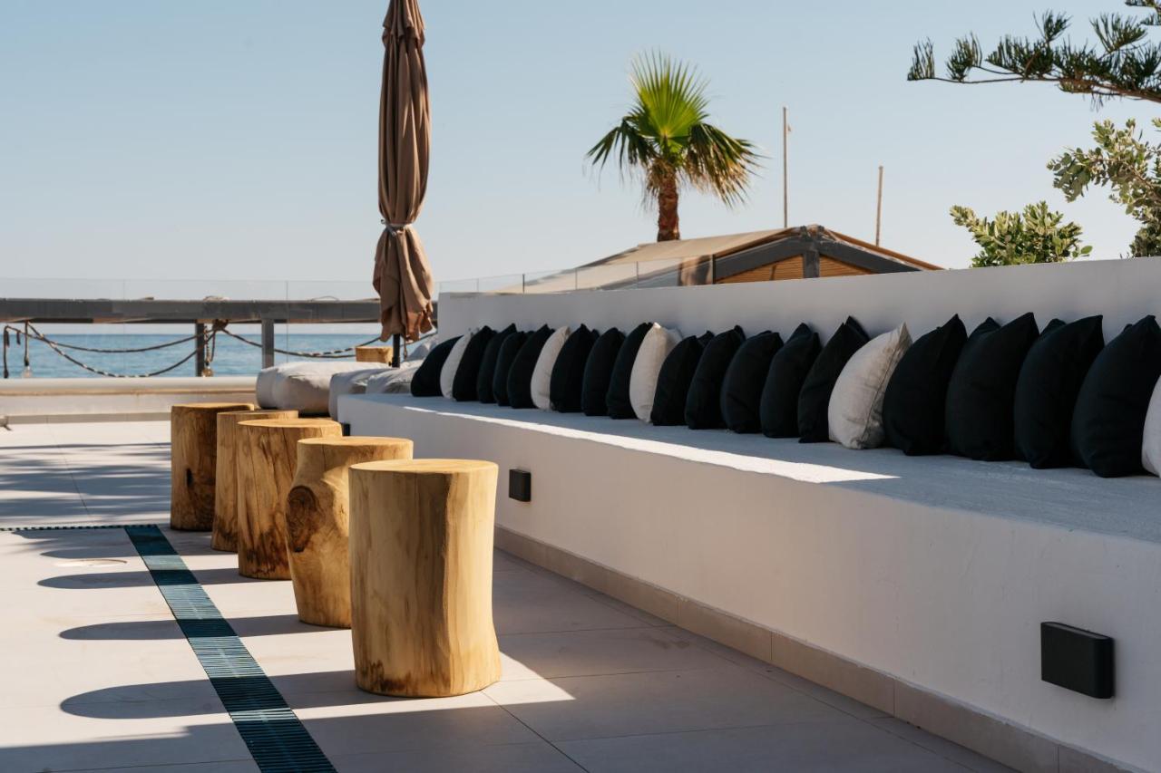 Petradi Beach Lounge Hotel – Terras met zitbank, Rethymnon