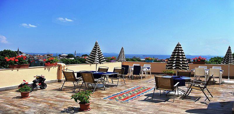 Fors Hotel – Dakterras met parasols en zeezicht, Istanbul