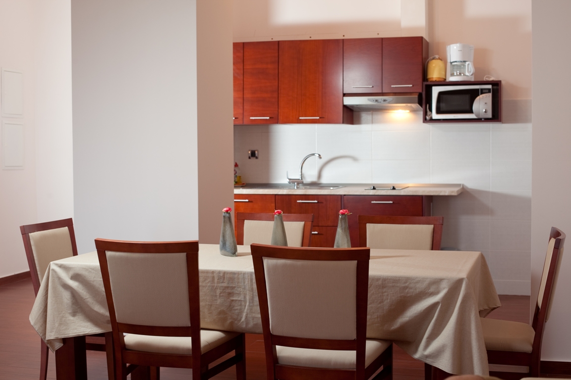 Apartments Agava – Keuken met eettafel, Makarska