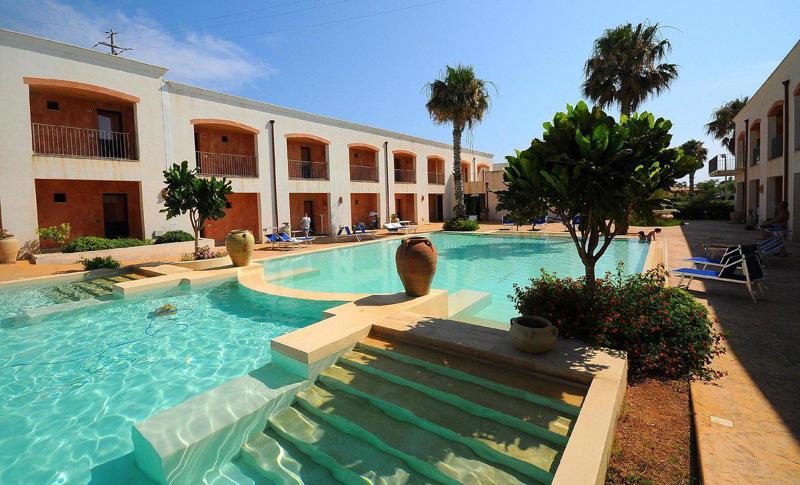 Delfino Beach Hotel – Zwembad met trap, Marsala