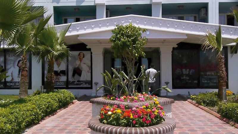 Senza Grand Santana Hotel – Entree met bloemen, Mahmutlar