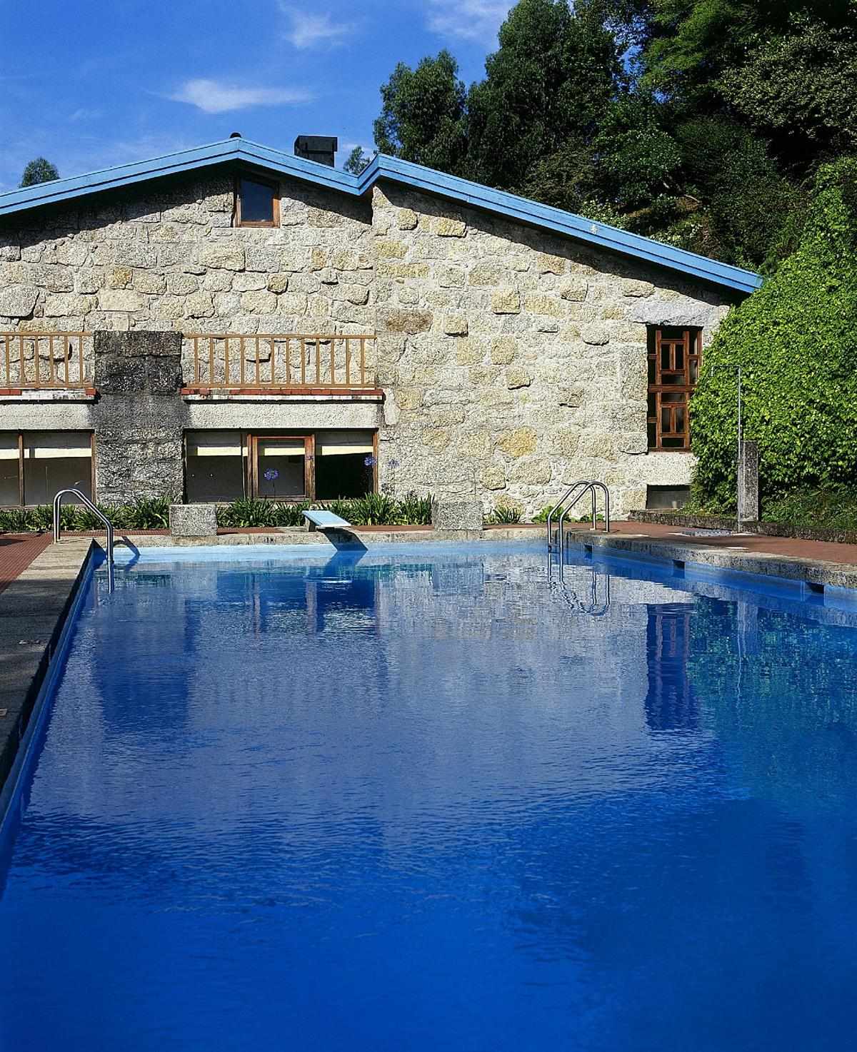 Pousada Caniçada, Geres - Charming Hotel – Zwembad bij stenen muur, Gerês