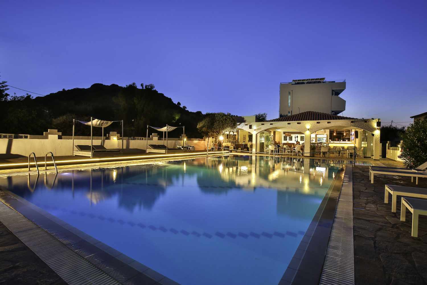 Malibu Boutique Studios – Zwembad met terras, Faliraki