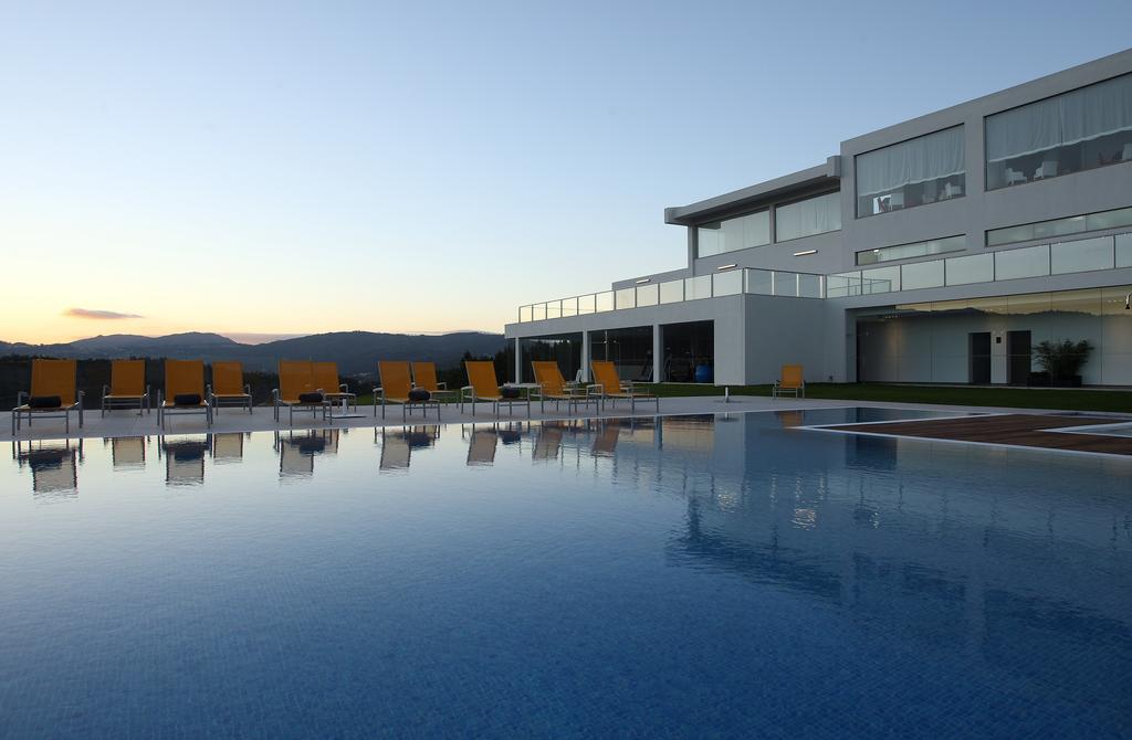 Água Hotels Mondim de Basto – Zwembad bij avondlicht, Mondim de Basto