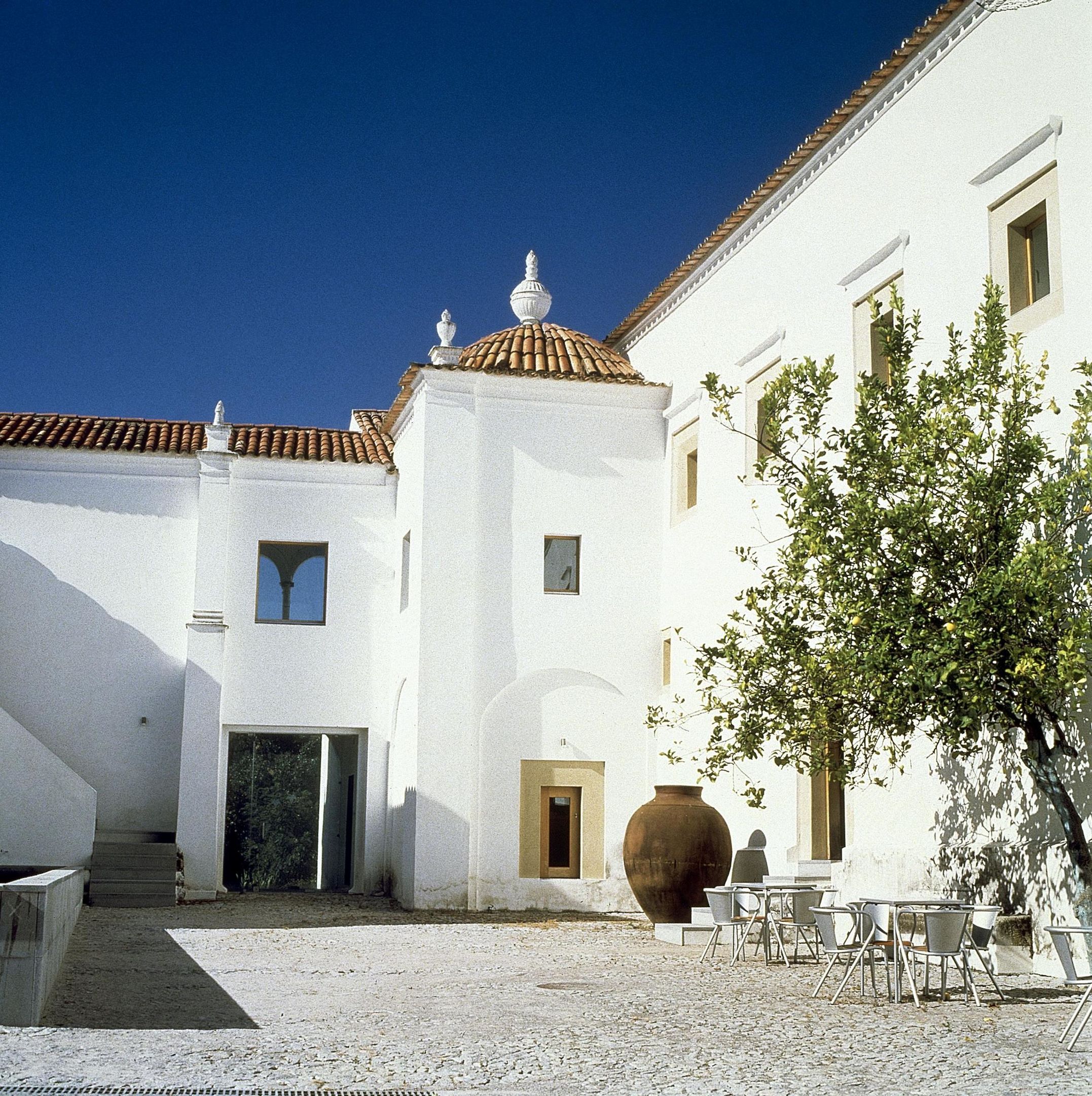 Pousada Convento Arraiolos - Historic Hotel – Wit binnenhof, Arraiolos