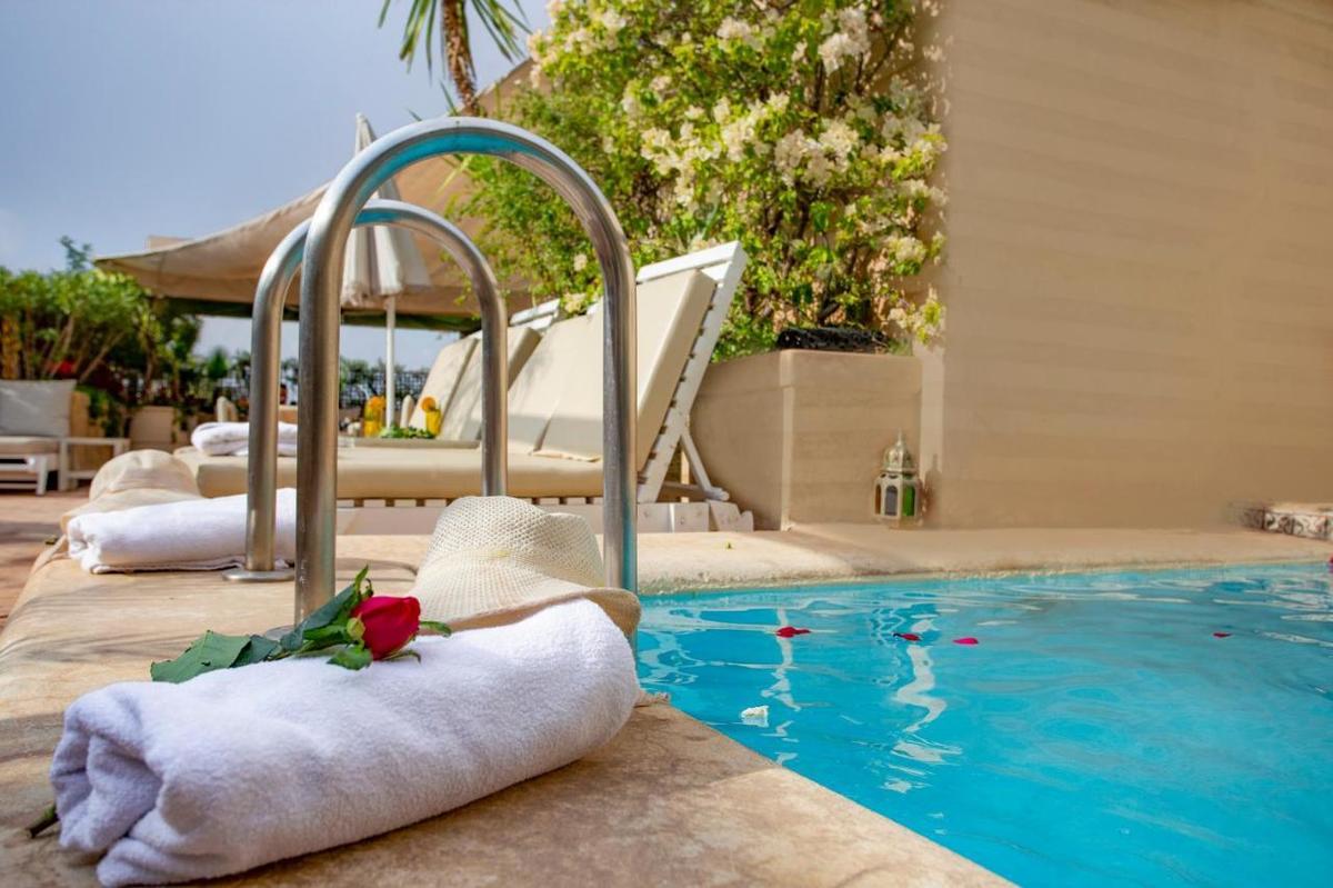 Riad Hasna Espi – Zwembad met handdoek, Marrakech