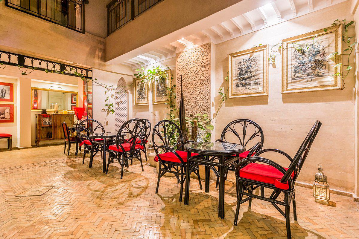 Riad Hasna Espi – Patio met zitjes, Marrakech