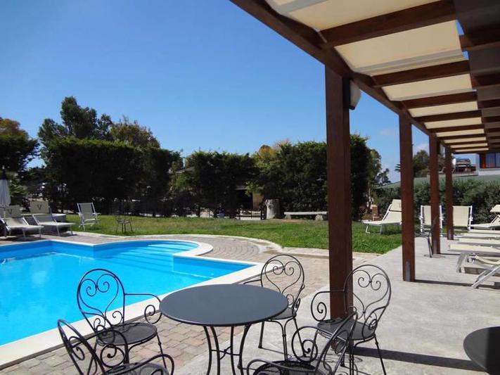 Agriturismo Vultaggio – Terras bij zwembad, Guarrato