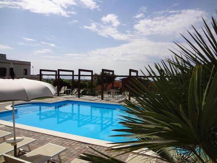 Agriturismo Vultaggio – Zwembad met ligbedden, Guarrato