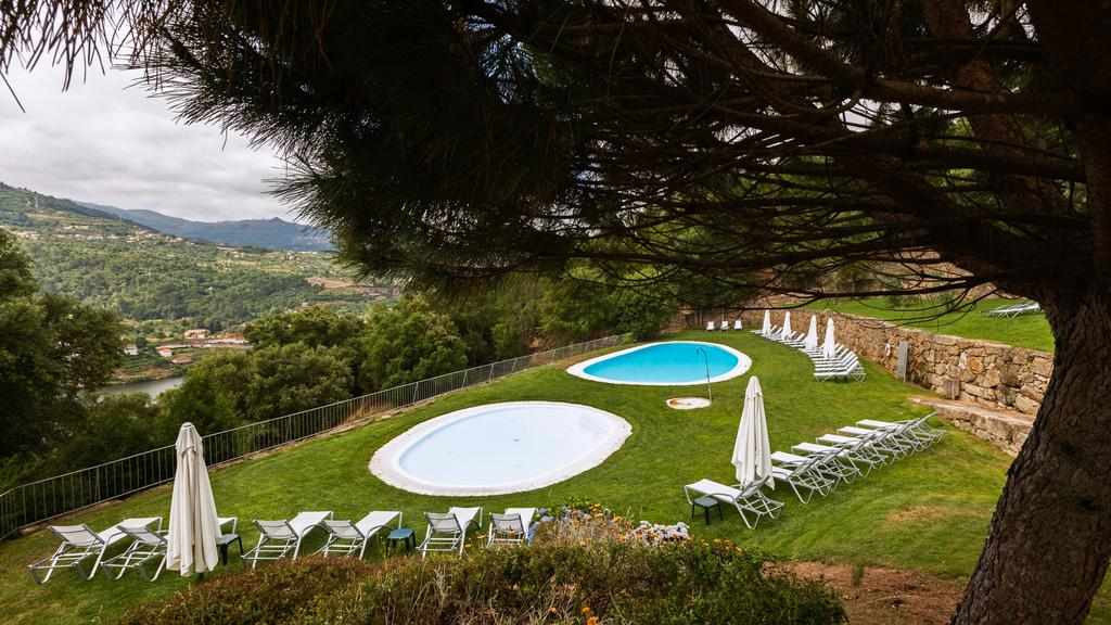 Douro Palace Hotel Resort & Spa – Zwembad in tuin, Baião