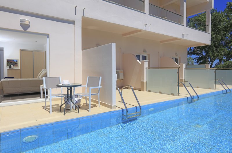 Cavomarina Beach Hotel – Terras aan het zwembad, Kavos