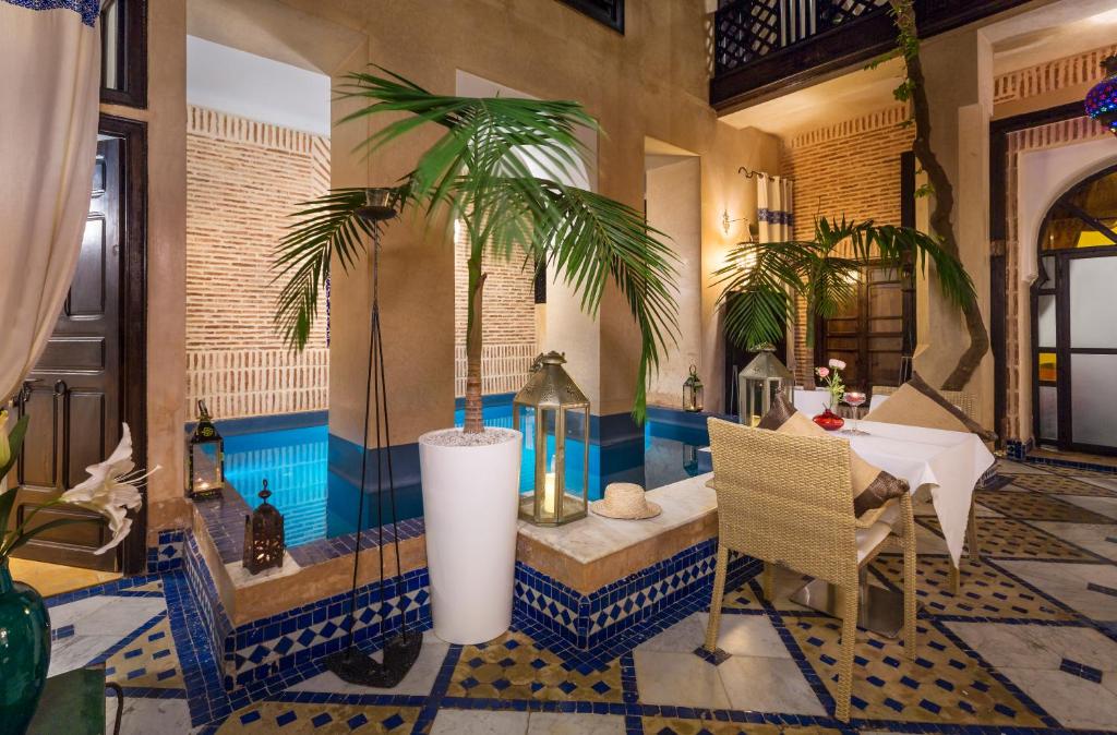 Riad Ines Home – Plonsbad met palmen, Marrakech