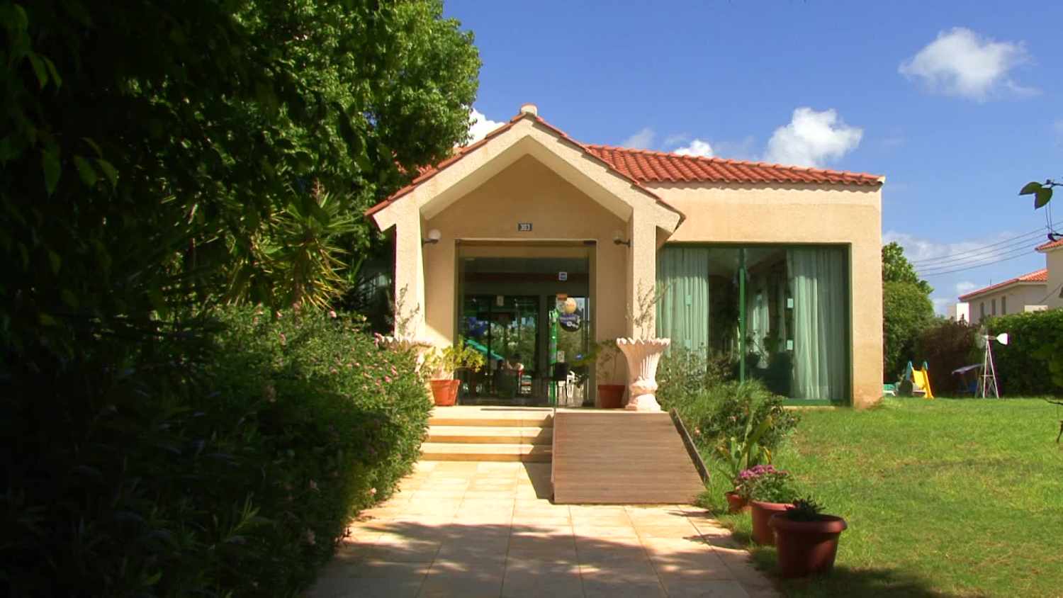 Mandalena Hotel Apartments – Tuin met ingang, Protaras