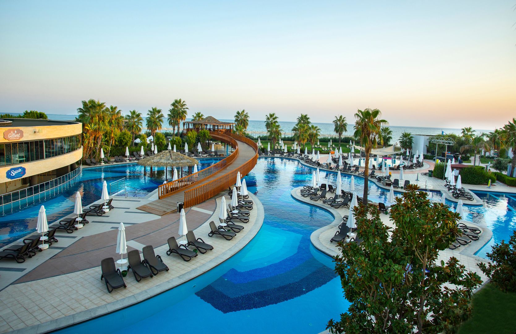 Sherwood Dreams Resort – Zwembad met ligbedden, Belek