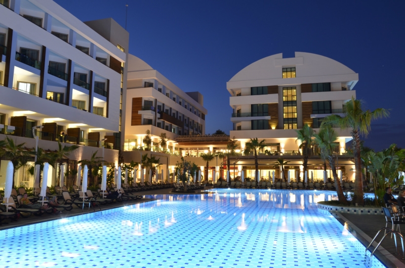 Port Side Resort Hotel – Zwembad bij avond, Evrenseki