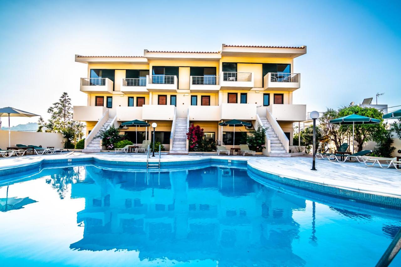 Orestis Hotel – Zwembad en appartementen, Stalos