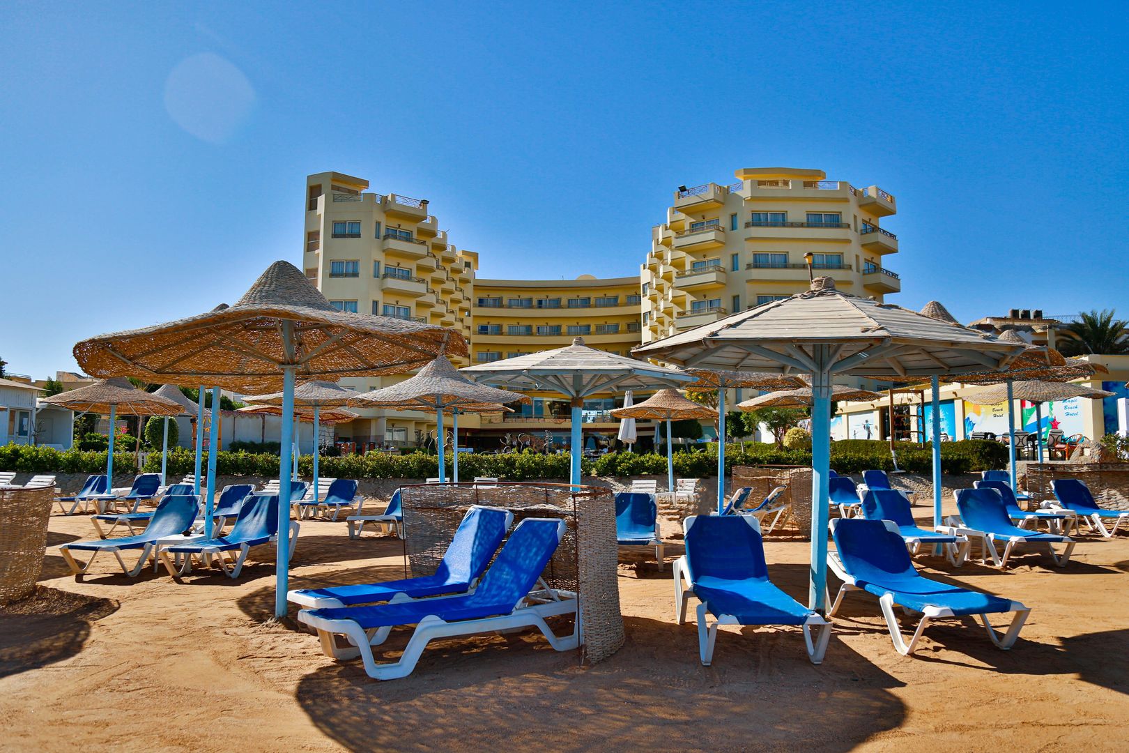 Magic Beach Hotel – Strand met ligbedden, Hurghada