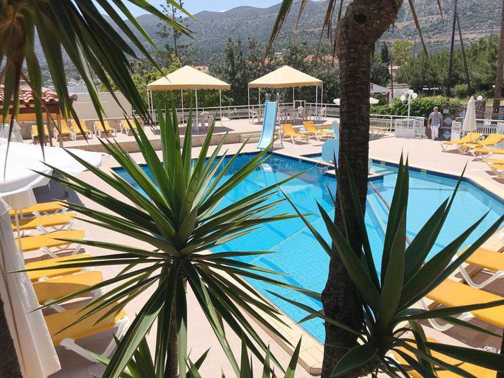 Amazones Villas Apartments – Zwembad met palmen, Stalis