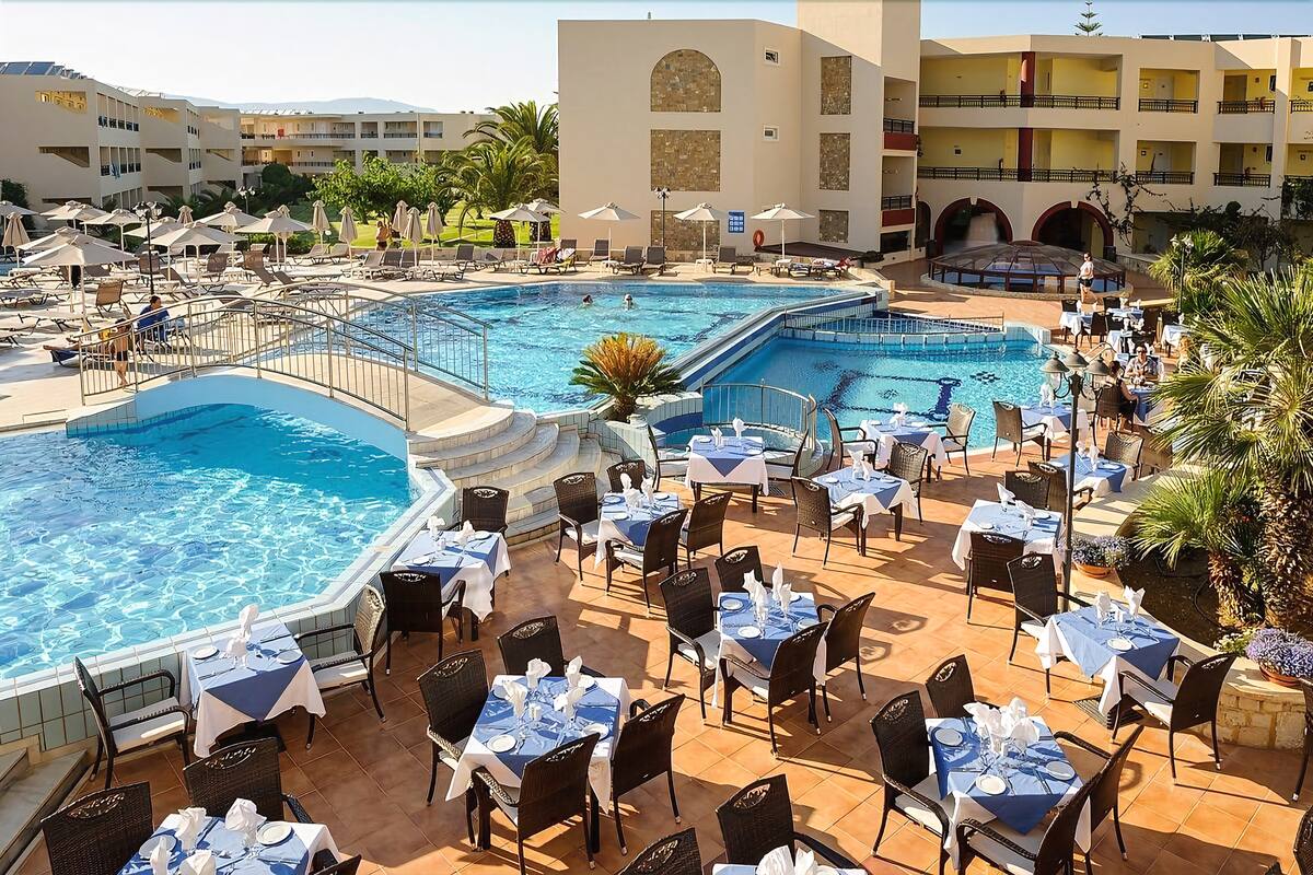 Vantaris Palace – Zwembad met terras, Kavros